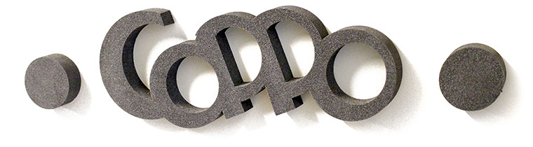 scritta e logo tagliata in gommapiuma